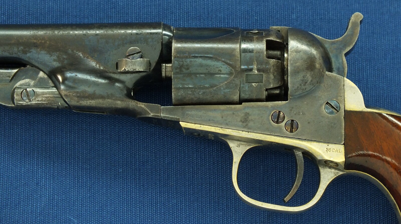 A fine antique American Colt model 1862 Police 5 shot percussion Revolver. 36 caliber, 5,5 inch barrel with New York address. Length 28,5cm. In very good condition. Price 4.250 euro