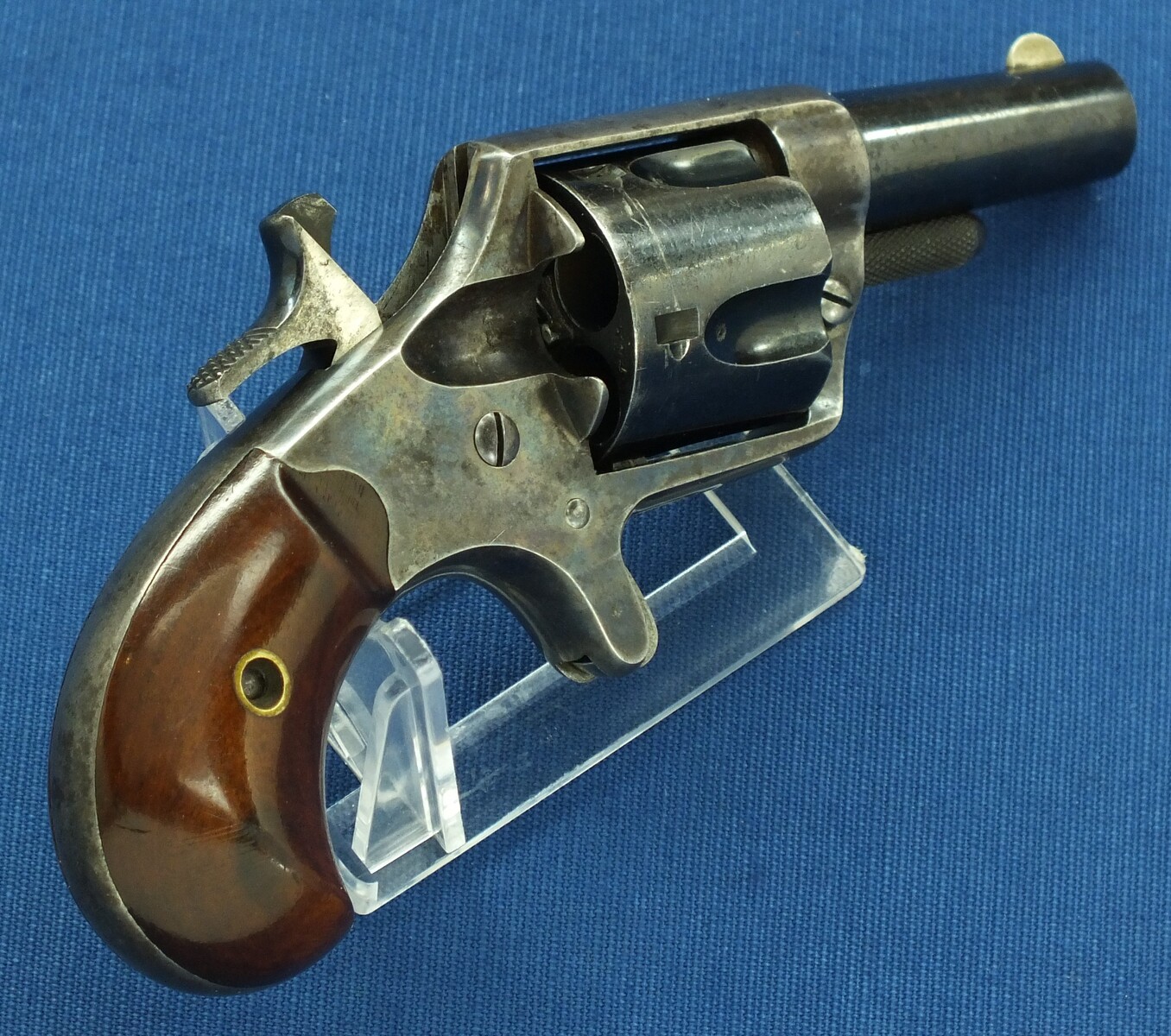 A fine Antique American Colt New Line 5 shot Caliber 41 Rimfire Revolver. Provenance: William M. Locke Collection. Length 16,5cm. In very good condition. Price 1.750 euro.
