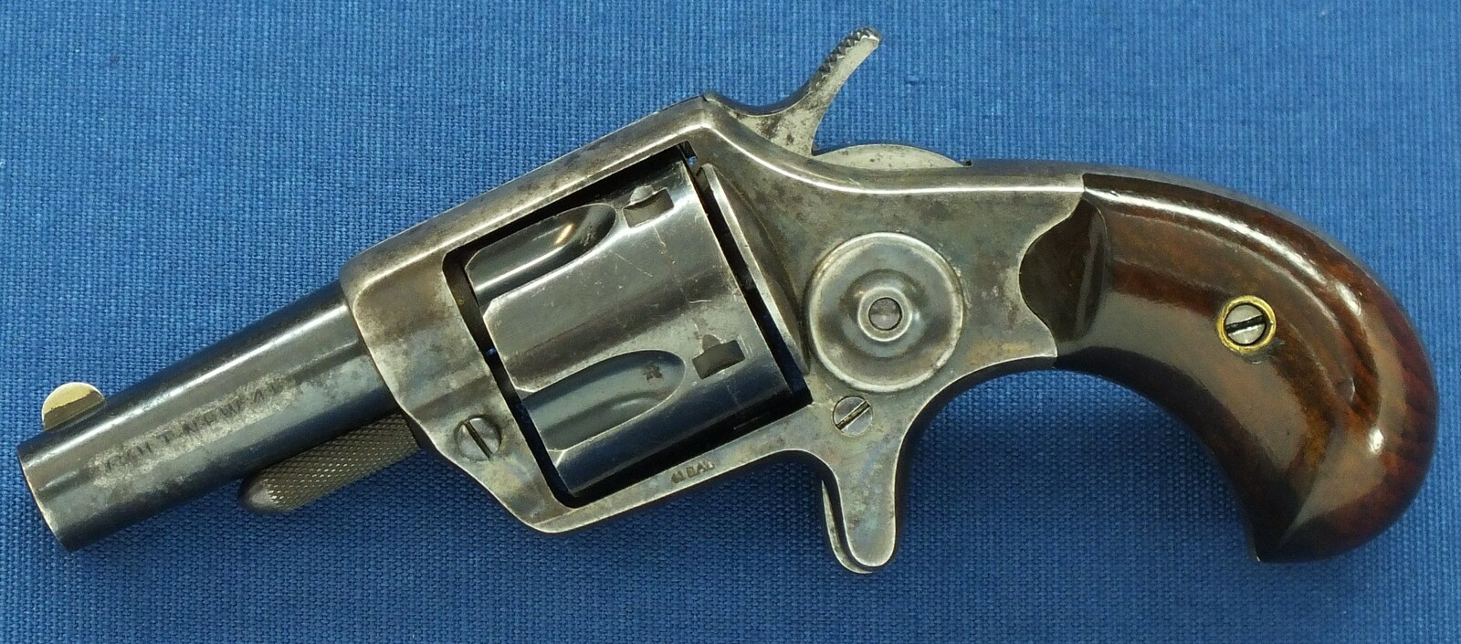 A fine Antique American Colt New Line 5 shot Caliber 41 Rimfire Revolver. Provenance: William M. Locke Collection. Length 16,5cm. In vry good condition. Price 1.750 euro.