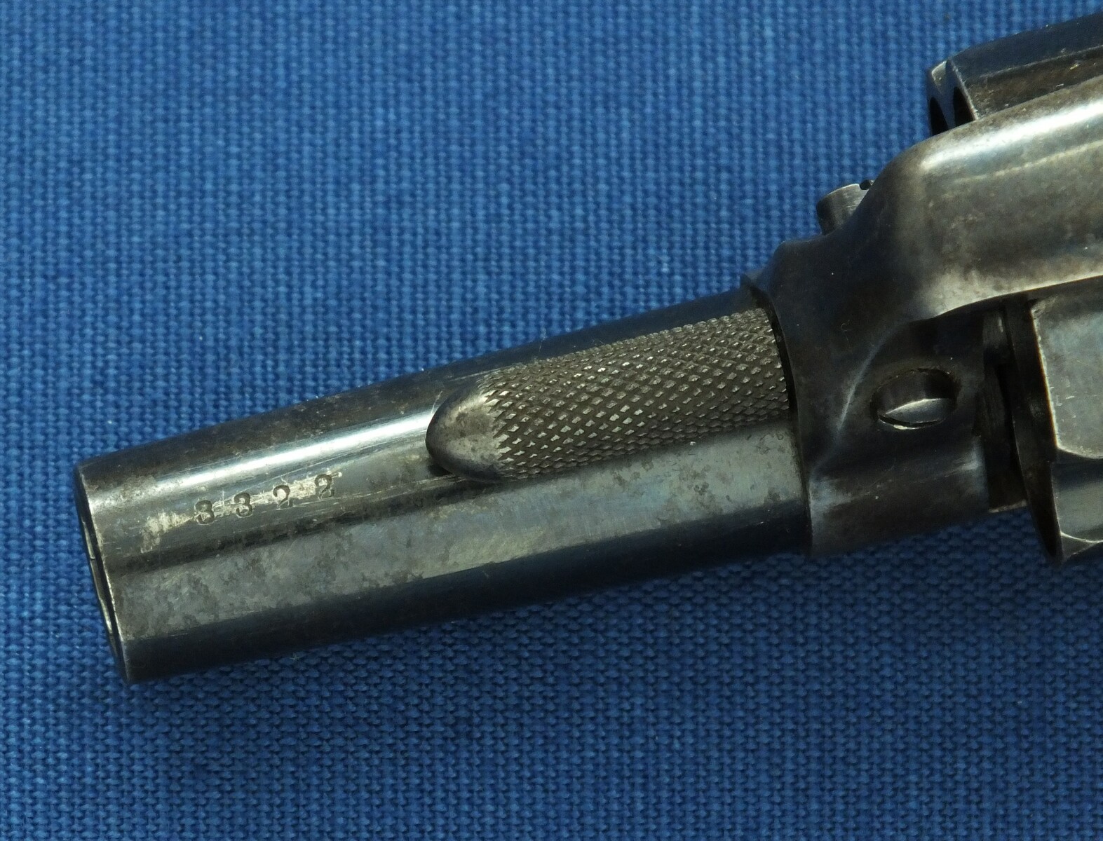 A fine Antique American Colt New Line 5 shot Caliber 41 Rimfire Revolver. Provenance: William M. Locke Collection. Length 16,5cm. In vry good condition. Price 1.750 euro.