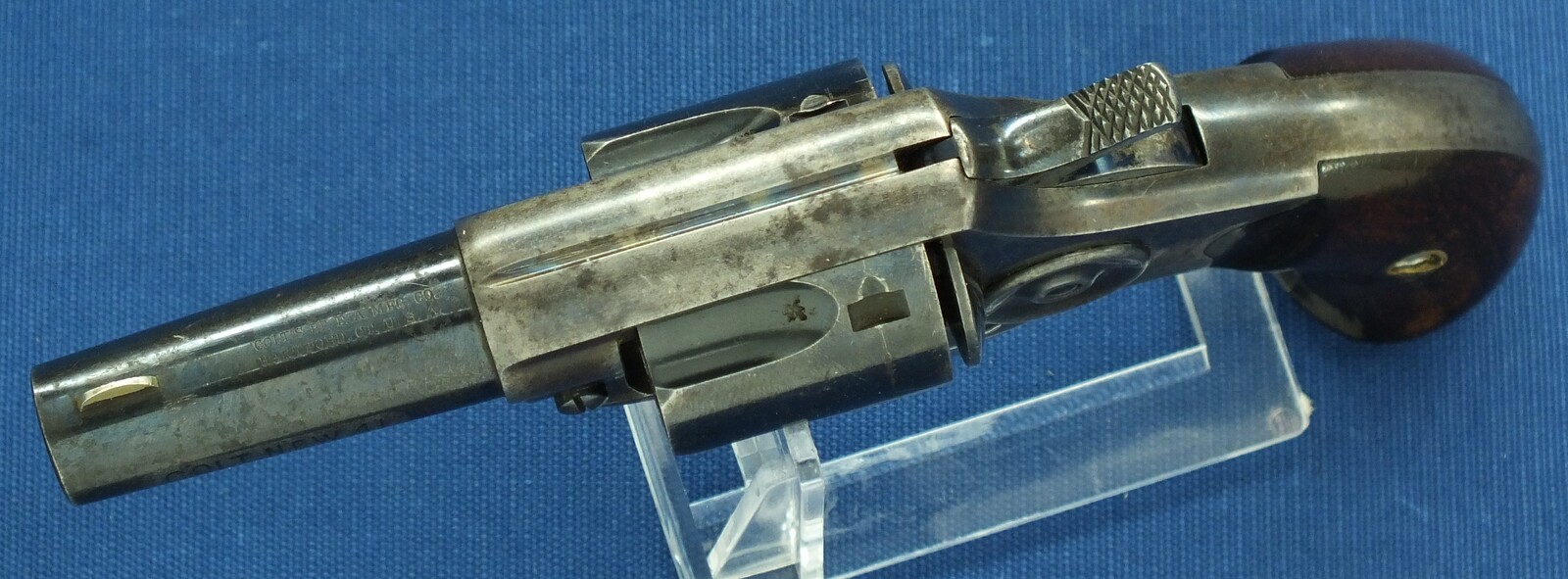 A fine Antique American Colt New Line 5 shot Caliber 41 Rimfire Revolver. Provenance: William M. Locke Collection. Length 16,5cm. In vry good condition. Price 1.750 euro.