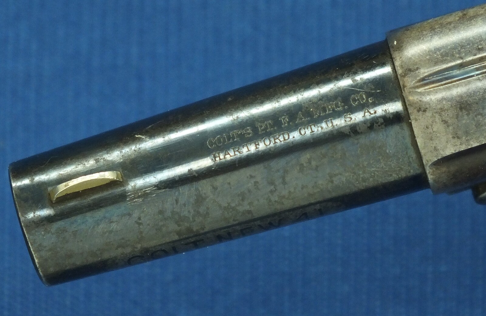 A fine Antique American Colt New Line 5 shot Caliber 41 Rimfire Revolver. Provenance: William M. Locke Collection. Length 16,5cm. In vry good condition. Price 1.750 euro.