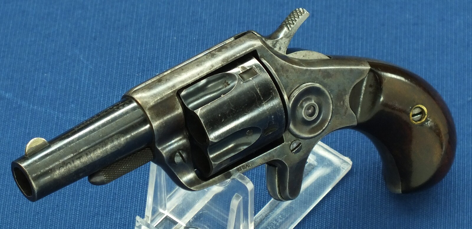 A fine Antique American Colt New Line 5 shot Caliber 41 Rimfire Revolver. Provenance: William M. Locke Collection. Length 16,5cm. In vry good condition. Price 1.750 euro.