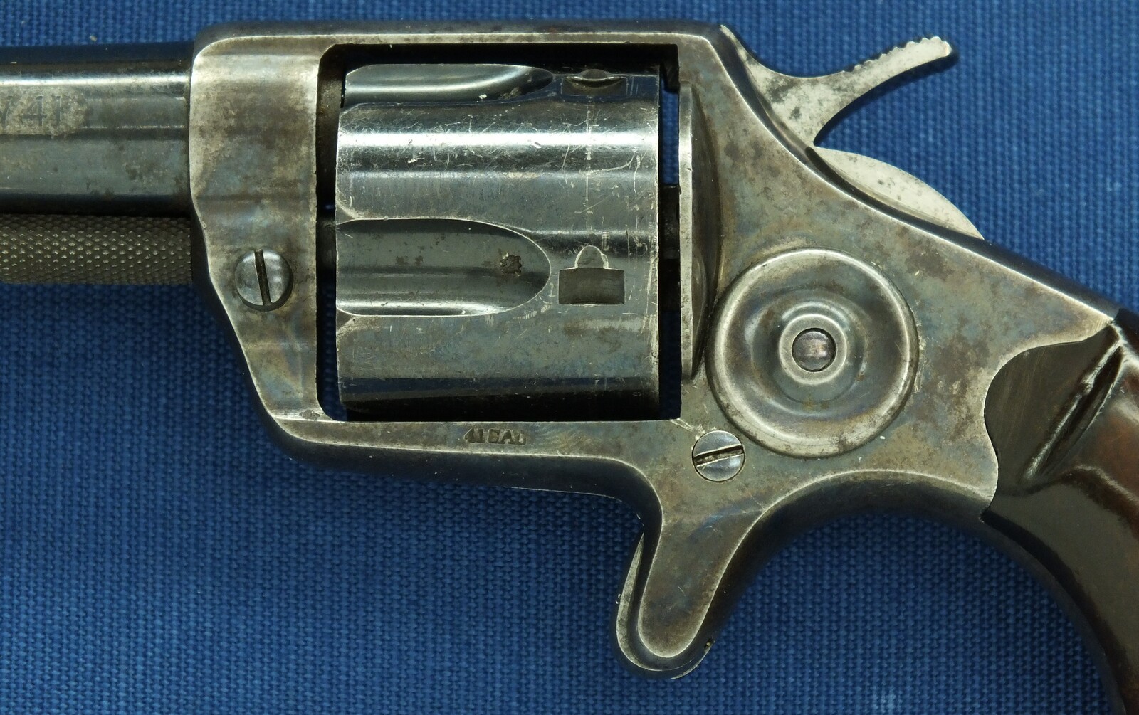 A fine Antique American Colt New Line 5 shot Caliber 41 Rimfire Revolver. Provenance: William M. Locke Collection. Length 16,5cm. In vry good condition. Price 1.750 euro.