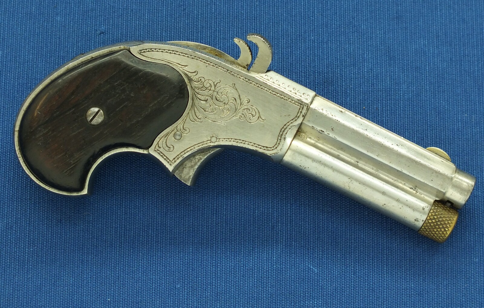 A fine antique American engraved Nickel plated Remington - Rider Magazin Pistol, .32 Rimfire Extra Short, five shot magazin, in very good condition. Price 1.350 euro.
