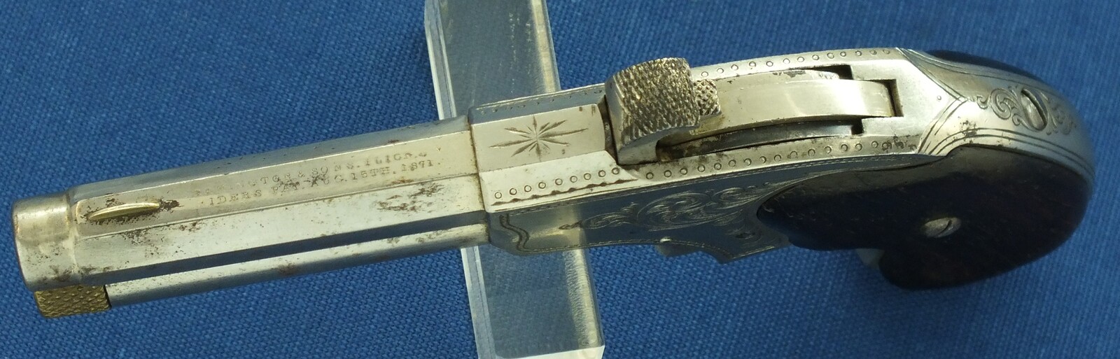 A fine antique American engraved Nickel plated Remington - Rider Magazin Pistol, .32 Rimfire Extra Short, five shot magazin, in very good condition. Price 1.350 euro.