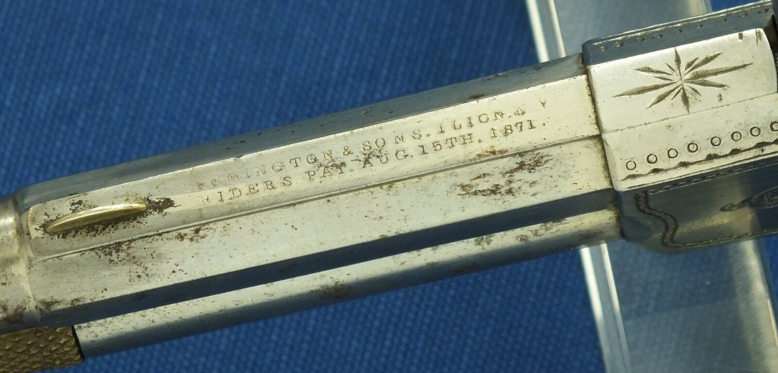 A fine antique American engraved Nickel plated Remington - Rider Magazin Pistol, .32 Rimfire Extra Short, five shot magazin, in very good condition. Price 1.350 euro.