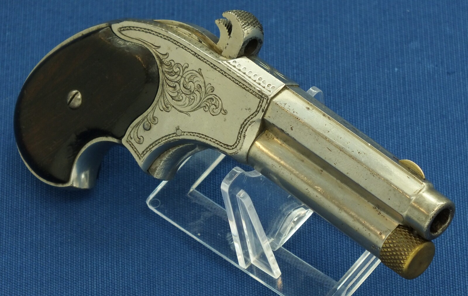 A fine antique American engraved Nickel plated Remington - Rider Magazin Pistol, .32 Rimfire Extra Short, five shot magazin, in very good condition. Price 1.350 euro.