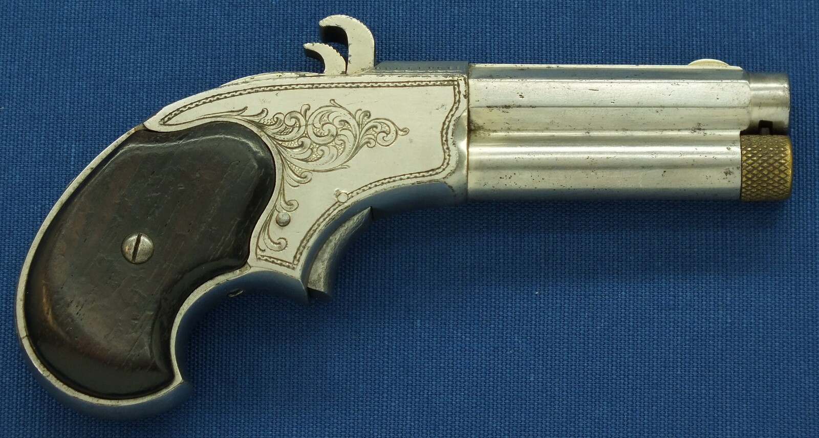A fine antique American engraved Nickel plated Remington - Rider Magazin Pistol, .32 Rimfire Extra Short, five shot magazin, in very good condition. Price 1.350 euro.