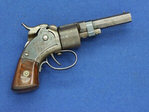 A fine antique American Maynard Tape Primed Pocket Revolver, circa 1882, .28 caliber, in nearly mint condition. Price 2.400 euro