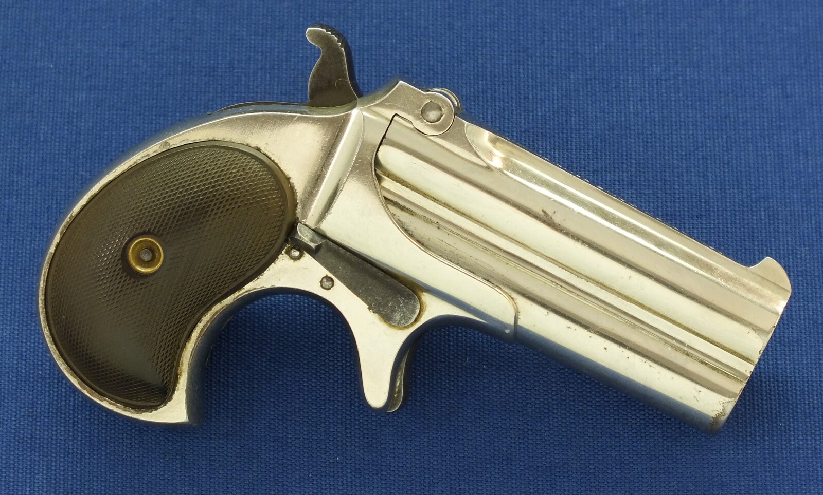 A fine antique American Nickel Plated Remington Double Deringer Type II, a.k.a. Model No 3. Caliber 41 rimfire. In very good condition. Price 1.995 euro.