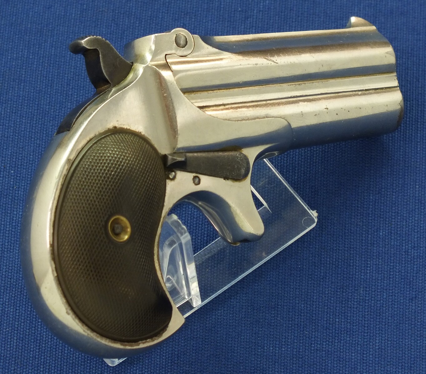 A fine antique American Nickel Plated Remington Double Deringer Type II, a.k.a. Model No 3. Caliber 41 rimfire. In very good condition. Price 1.995 euro.