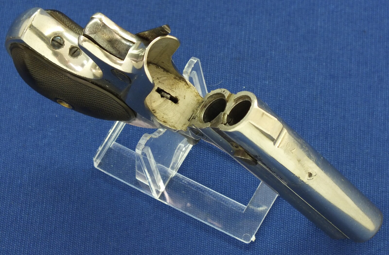 A fine antique American Nickel Plated Remington Double Deringer Type II, a.k.a. Model No 3. Caliber 41 rimfire. In very good condition. Price 1.995 euro.