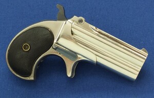 A fine antique American Nickel Plated Remington Double Deringer Type III, a.k.a. Model No 4. Caliber 41 rimfire. In mint condition. Price 2.650 euro.