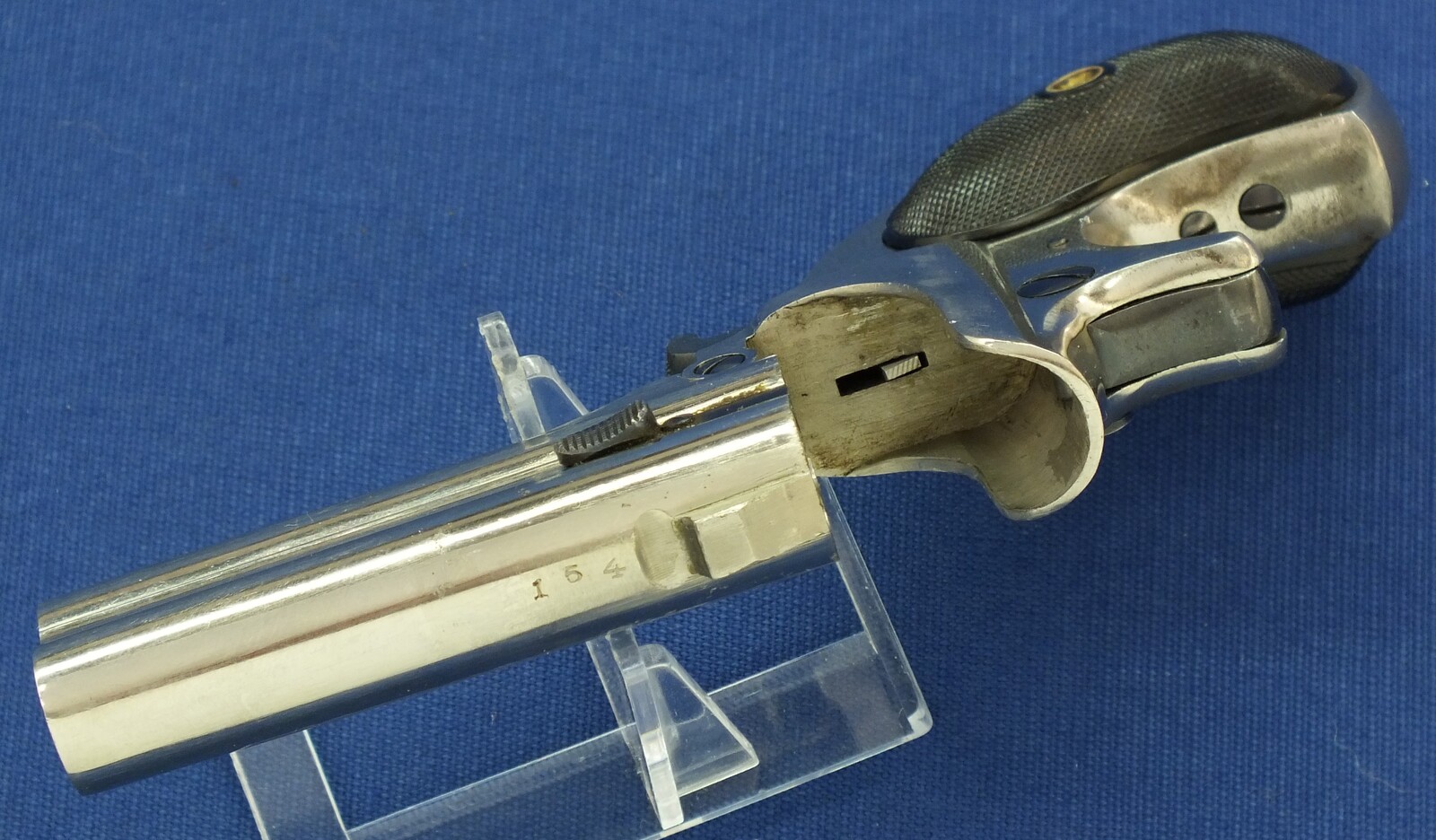 A fine antique American Nickel Plated Remington Double Deringer Type III, a.k.a. Model No 4. Caliber 41 rimfire. In mint condition. Price 2.650 euro.