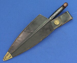 A fine Antique American Rock Island Armory Springfield Model 1873 Trapdoor Rifle Trowel Bayonet with handle and scabbard. Length 43 cm. In very good condition. Price 995 euro