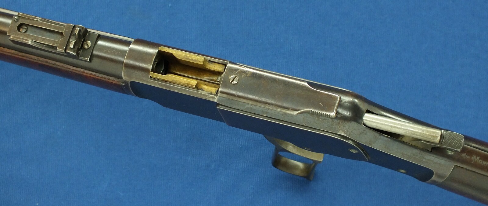 A fine antique American Winchester Model 1873 Musket. Caliber 44-40. 30 inch barrel with clear address. Made 1894. Length 124cm. In very good condition. Price 6.650 euro.