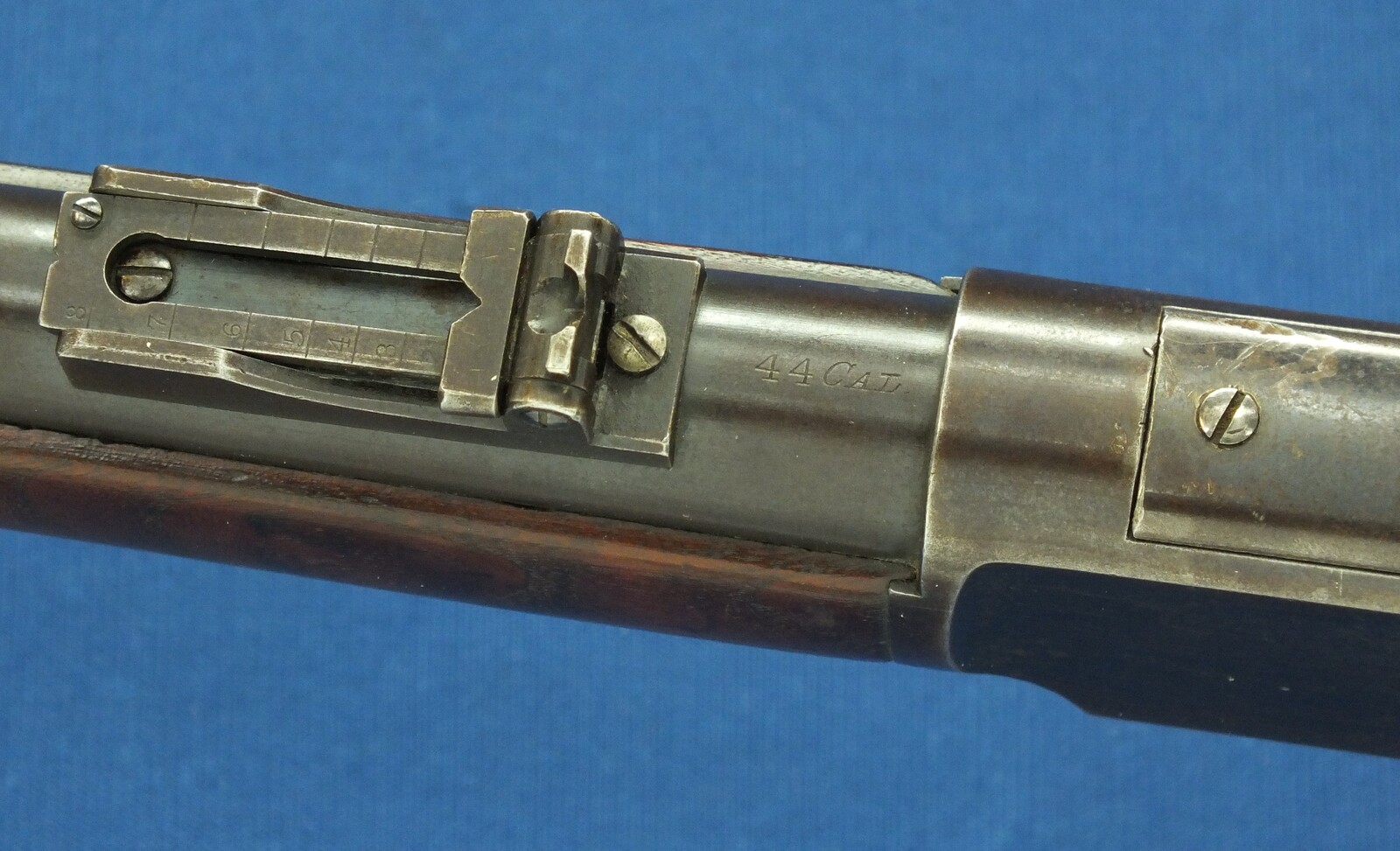 A fine antique American Winchester Model 1873 Musket. Caliber 44-40. 30 inch barrel with clear address. Made 1894. Length 124cm. In very good condition. Price 6.650 euro.