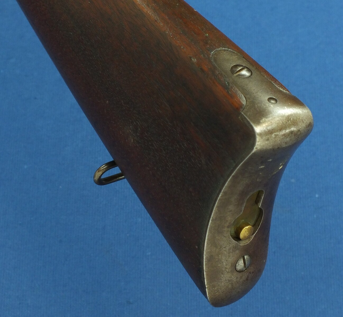 A fine antique American Winchester Model 1873 Musket. Caliber 44-40. 30 inch barrel with clear address. Made 1894. Length 124cm. In very good condition. Price 6.650 euro.