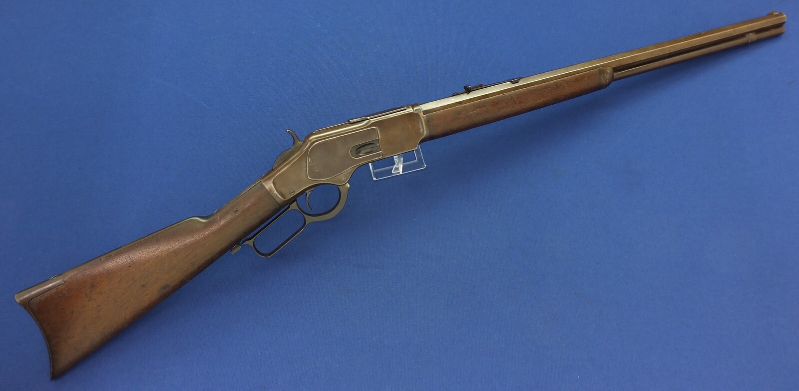 A fine antique American Winchester Model 1873 Rifle with 23 inch octagonal barrel with clear address. Caliber 32 W.C.F ( 32-20). In very good condition. Price 3.650 euro