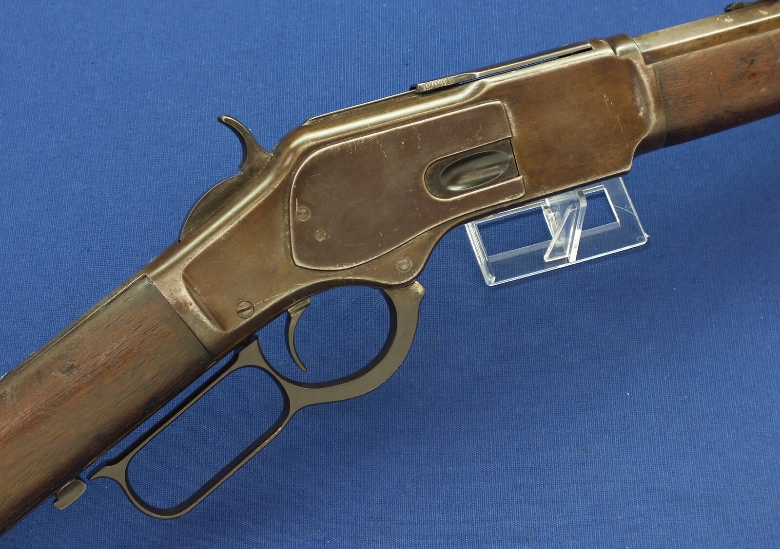 A fine antique American Winchester Model 1873 Rifle with 23 inch octagonal barrel with clear address. Caliber 32 W.C.F ( 32-20). In very good condition. Price 3.650 euro