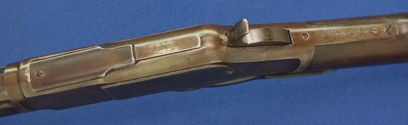 A fine antique American Winchester Model 1873 Rifle with 23 inch octagonal barrel with clear address. Caliber 32 W.C.F ( 32-20). In very good condition. Price 3.650 euro