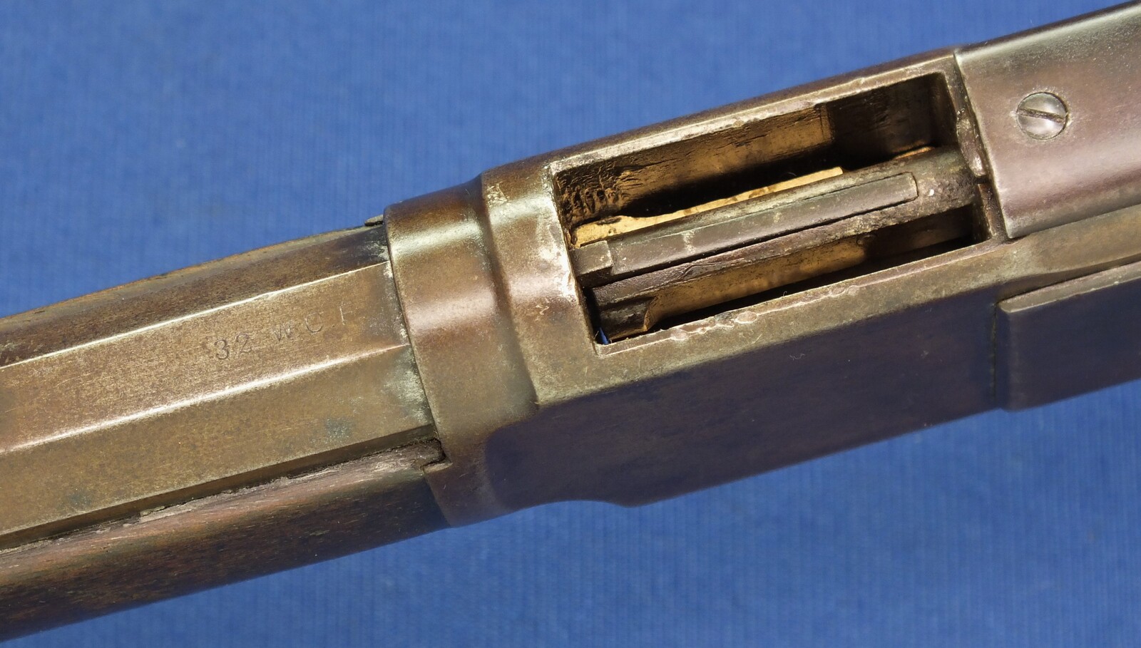 A fine antique American Winchester Model 1873 Rifle with 23 inch octagonal barrel with clear address. Caliber 32 W.C.F ( 32-20). In very good condition. Price 3.650 euro