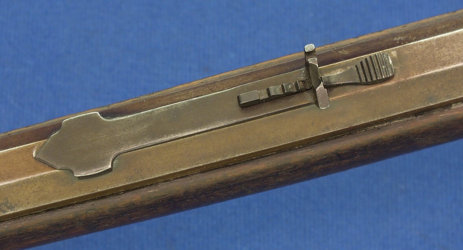 A fine antique American Winchester Model 1873 Rifle with 23 inch octagonal barrel with clear address. Caliber 32 W.C.F ( 32-20). In very good condition. Price 3.650 euro