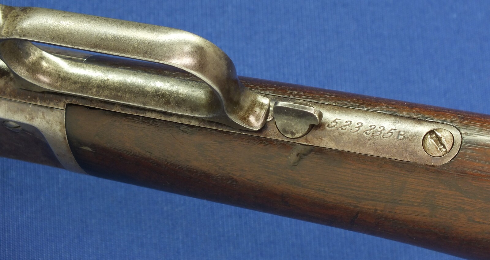 A fine antique American Winchester Model 1873 Rifle with 24 inch octagonal barrel with clear address. Caliber 32 W.C.F ( 32-20). In very good condition. Price 3.350 euro