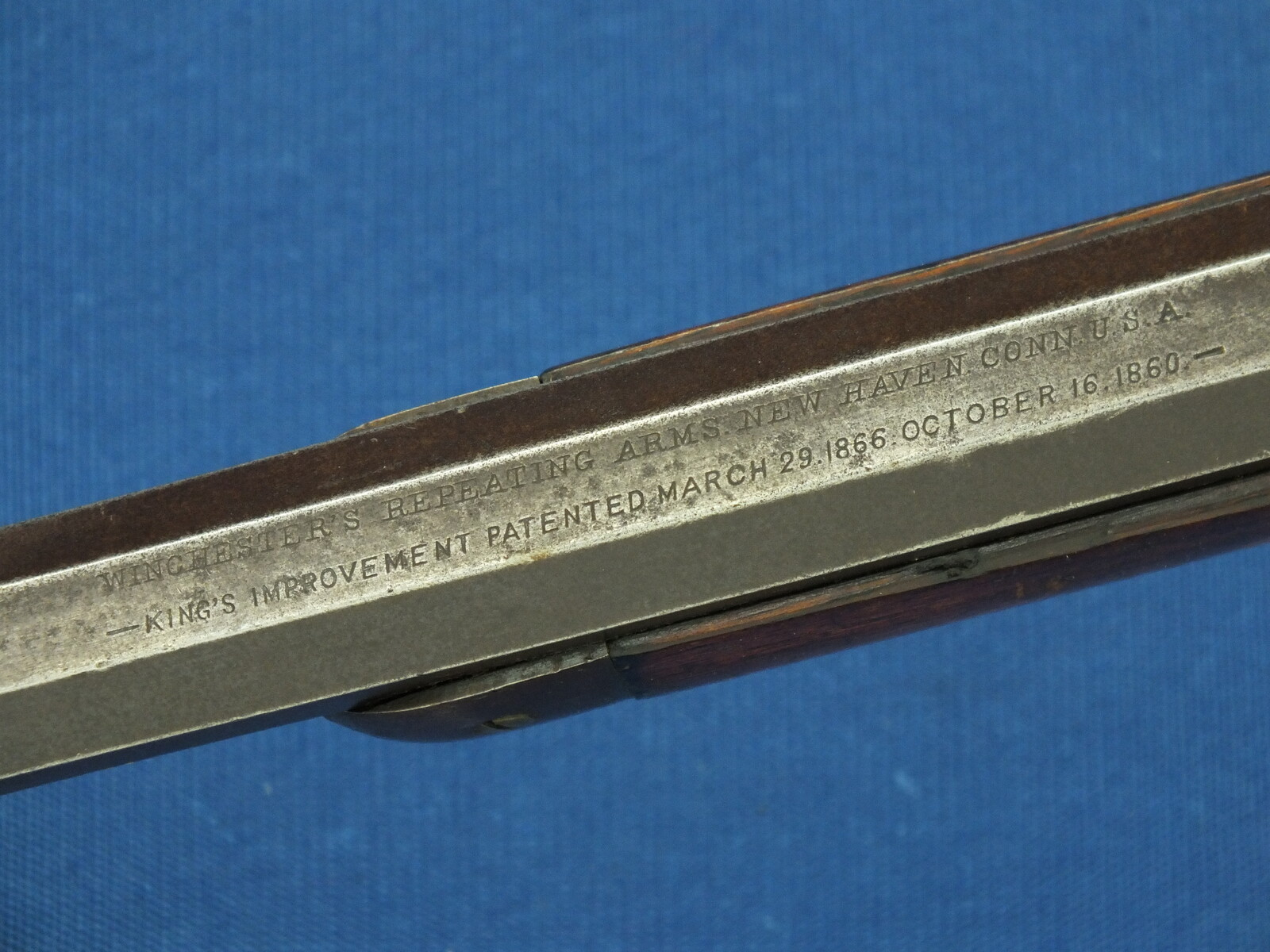 A fine antique American Winchester model 1873 Rifle with half magazine. Caliber 38-40, 18,1/3 inch octagonal barrel. Length 96cm. In very good condition. Price 2.950 euro.