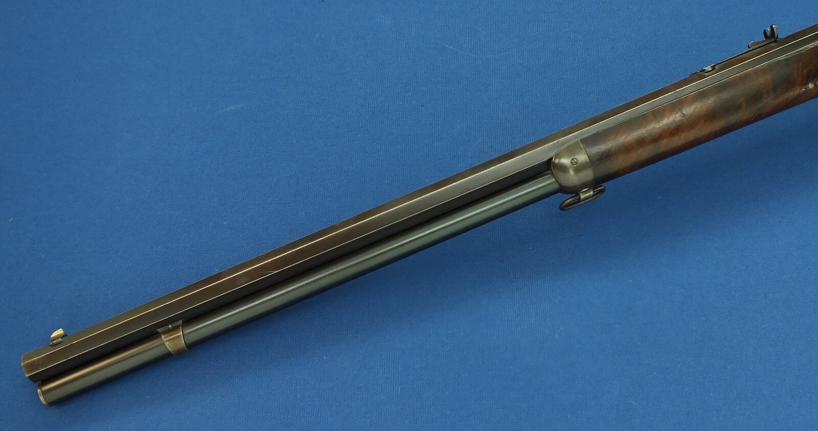 A fine antique American Winchester special order Model 1886 Rifle. Caliber 40-65 with 26 inch Octagon barrel. Length 114cm. In very good condition. Price 7.500 euro.