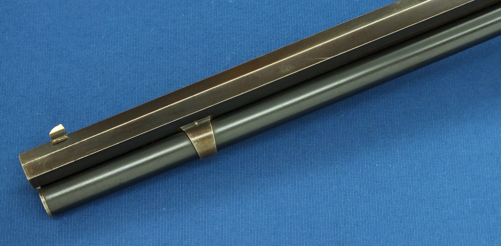 A fine antique American Winchester special order Model 1886 Rifle. Caliber 40-65 with 26 inch Octagon barrel. Length 114cm. In very good condition. Price 7.500 euro.