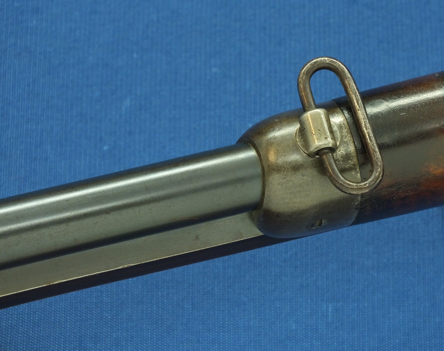 A fine antique American Winchester special order Model 1886 Rifle. Caliber 40-65 with 26 inch Octagon barrel. Length 114cm. In very good condition. Price 7.500 euro.