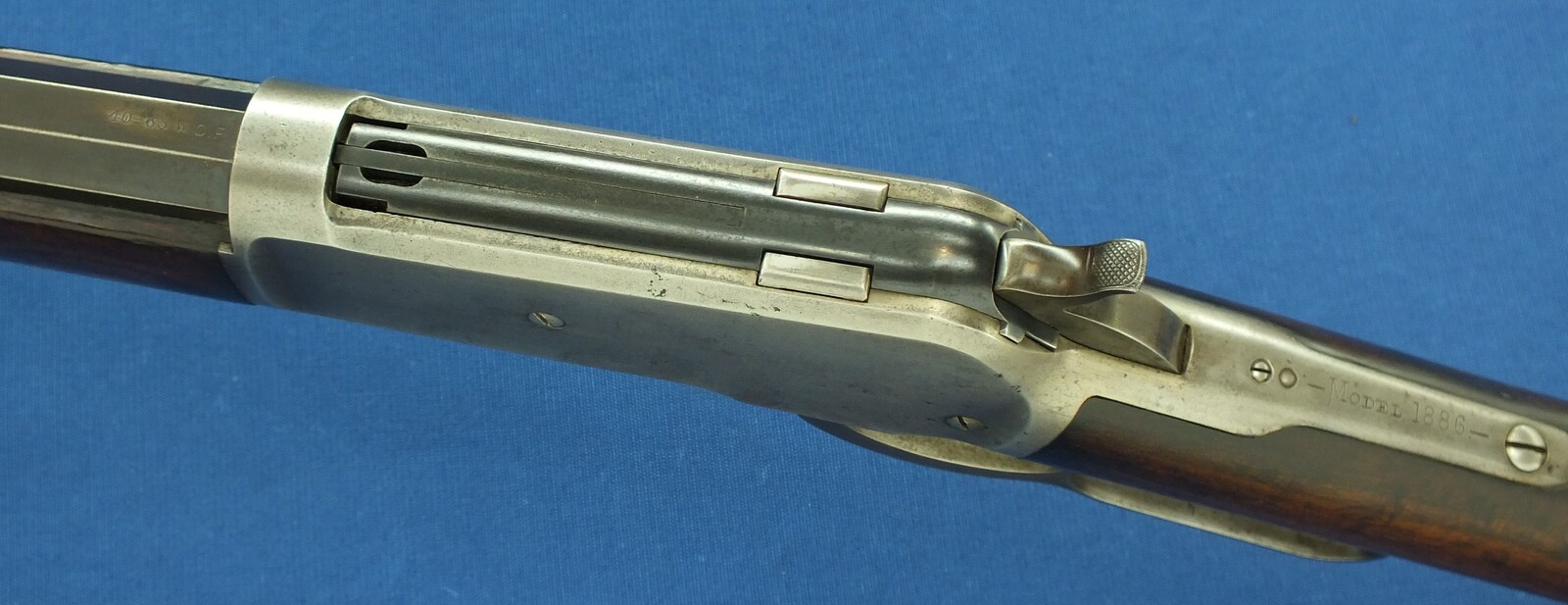 A fine antique American Winchester special order Model 1886 Rifle. Caliber 40-65 with 26 inch Octagon barrel. Length 114cm. In very good condition. Price 7.500 euro.