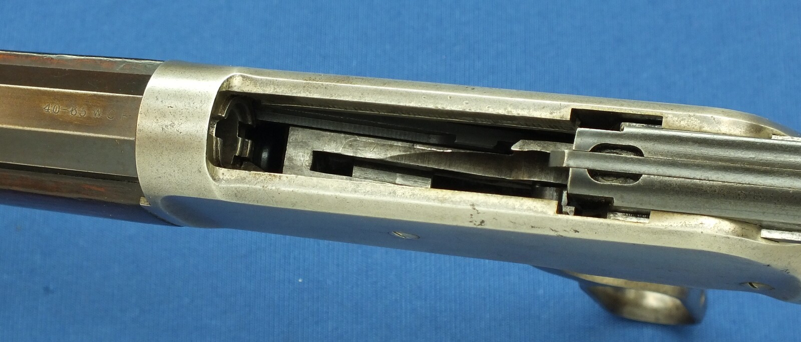 A fine antique American Winchester special order Model 1886 Rifle. Caliber 40-65 with 26 inch Octagon barrel. Length 114cm. In very good condition. Price 7.500 euro.