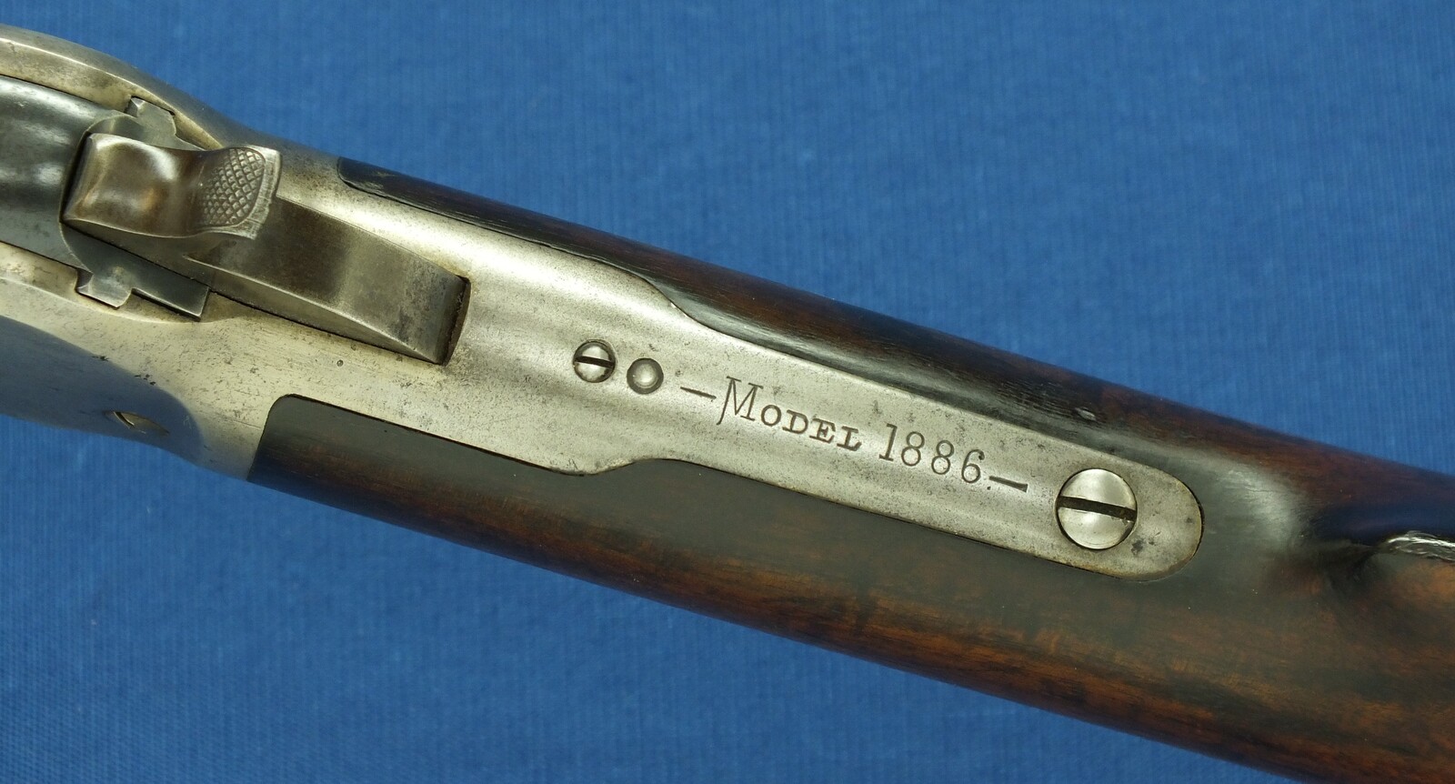 A fine antique American Winchester special order Model 1886 Rifle. Caliber 40-65 with 26 inch Octagon barrel. Length 114cm. In very good condition. Price 7.500 euro.