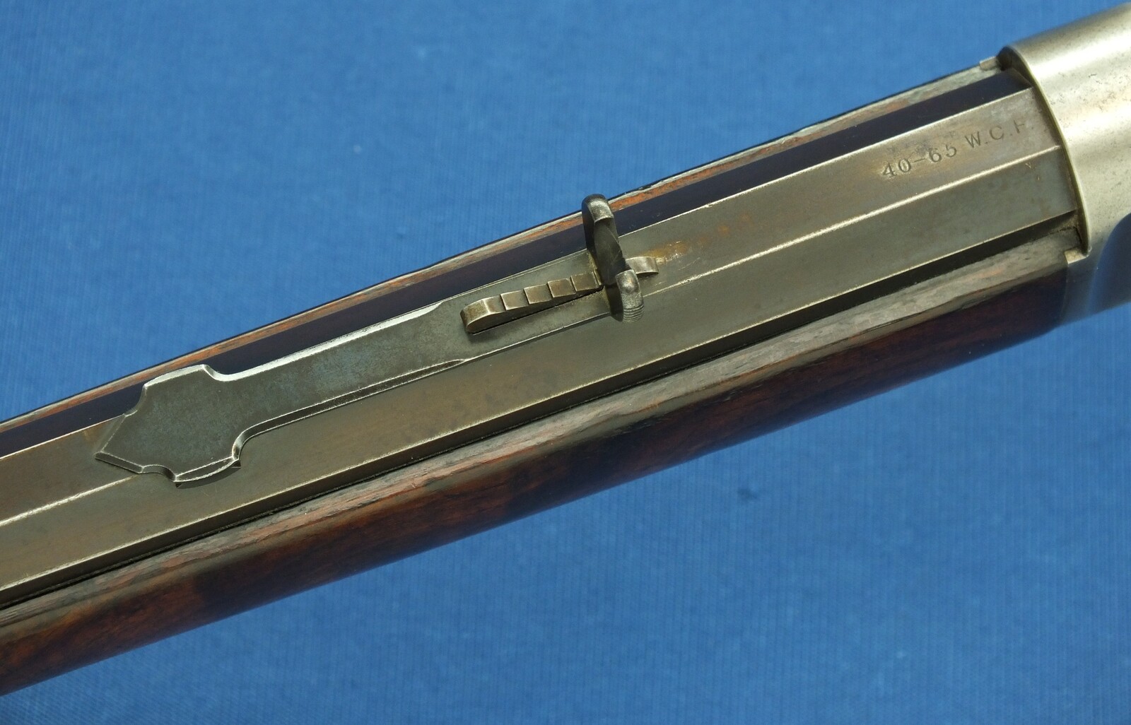 A fine antique American Winchester special order Model 1886 Rifle. Caliber 40-65 with 26 inch Octagon barrel. Length 114cm. In very good condition. Price 7.500 euro.