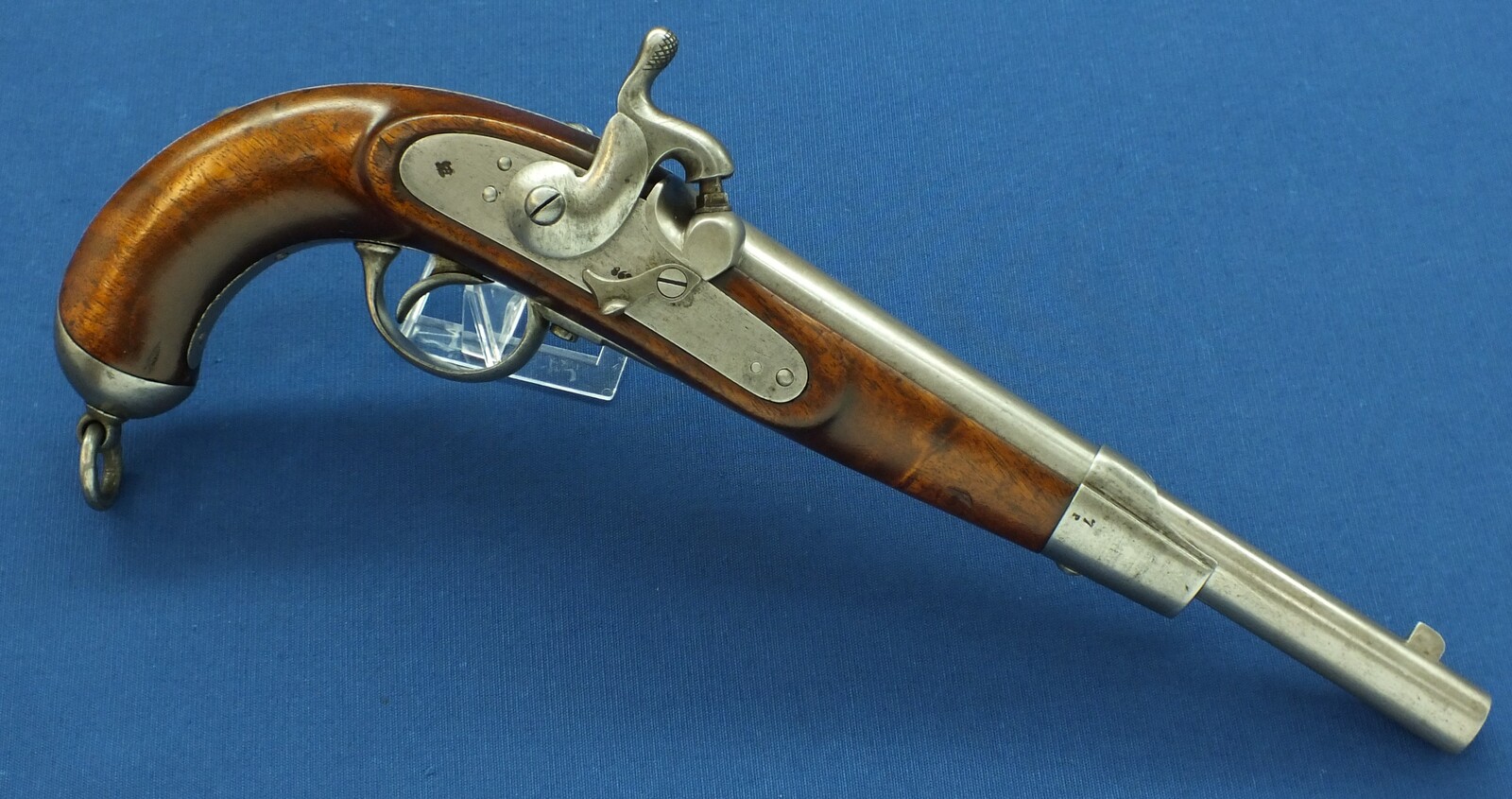 A fine antique Austrian Model 1859 Lorenz Cavalry Percussion Pistol signed FRED.FRUWIRTH, caliber 15 mm, length 42 cm, in very good condition. Price 1.350 euro