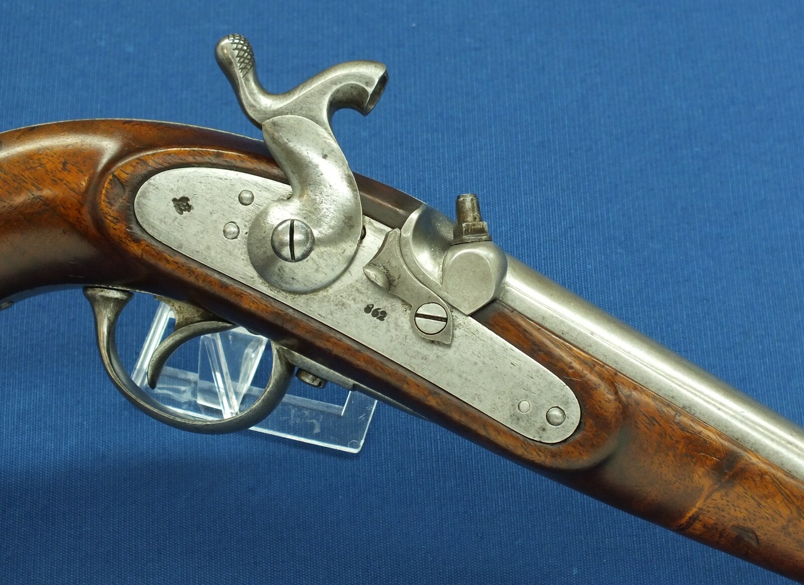 A fine antique Austrian Model 1859 Lorenz Cavalry Percussion Pistol signed FRED.FRUWIRTH, caliber 15 mm, length 42 cm, in very good condition. Price 1.350 euro