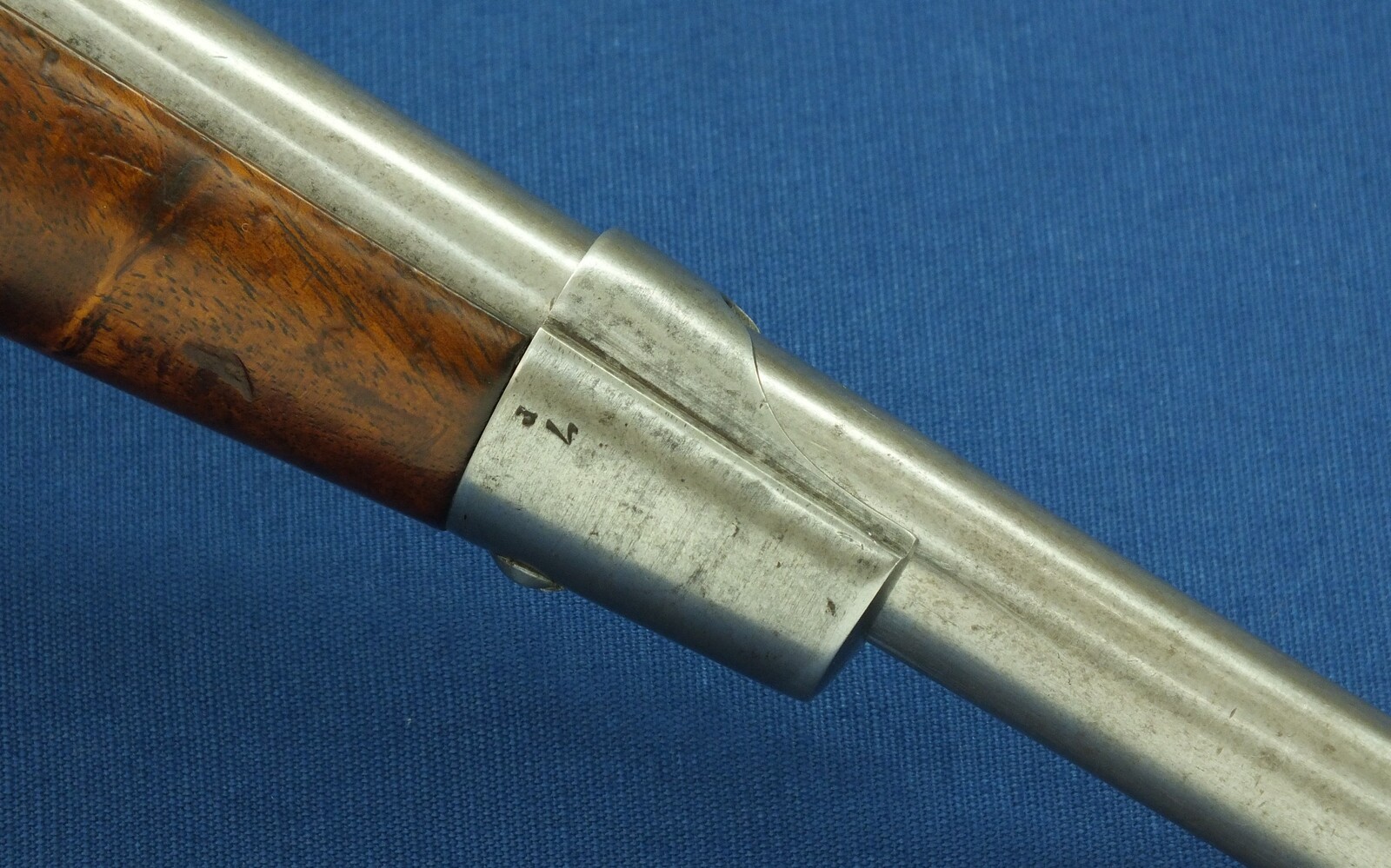 A fine antique Austrian Model 1859 Lorenz Cavalry Percussion Pistol signed FRED.FRUWIRTH, caliber 15 mm, length 42 cm, in very good condition. Price 1.350 euro