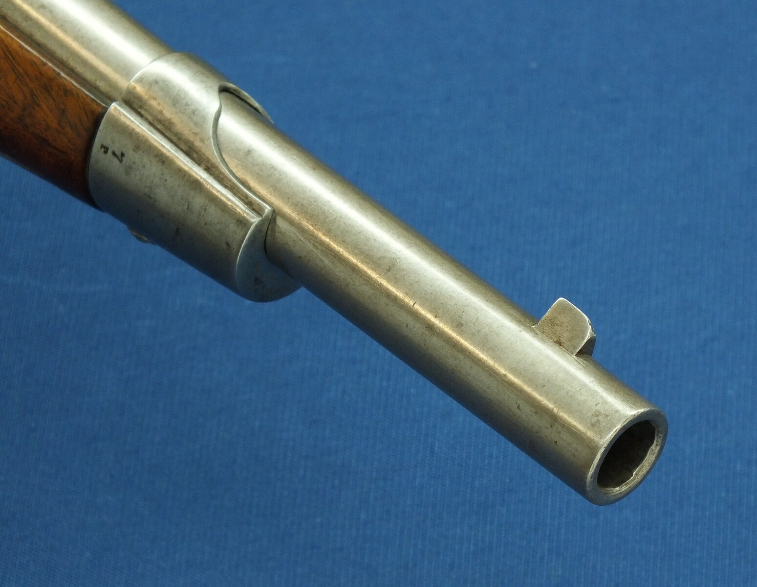 A fine antique Austrian Model 1859 Lorenz Cavalry Percussion Pistol signed FRED.FRUWIRTH, caliber 15 mm, length 42 cm, in very good condition. Price 1.350 euro