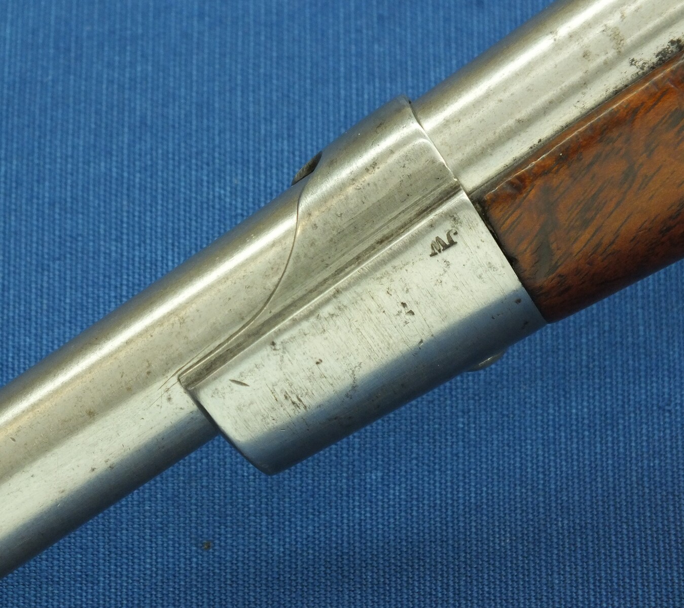 A fine antique Austrian Model 1859 Lorenz Cavalry Percussion Pistol signed FRED.FRUWIRTH, caliber 15 mm, length 42 cm, in very good condition. Price 1.350 euro