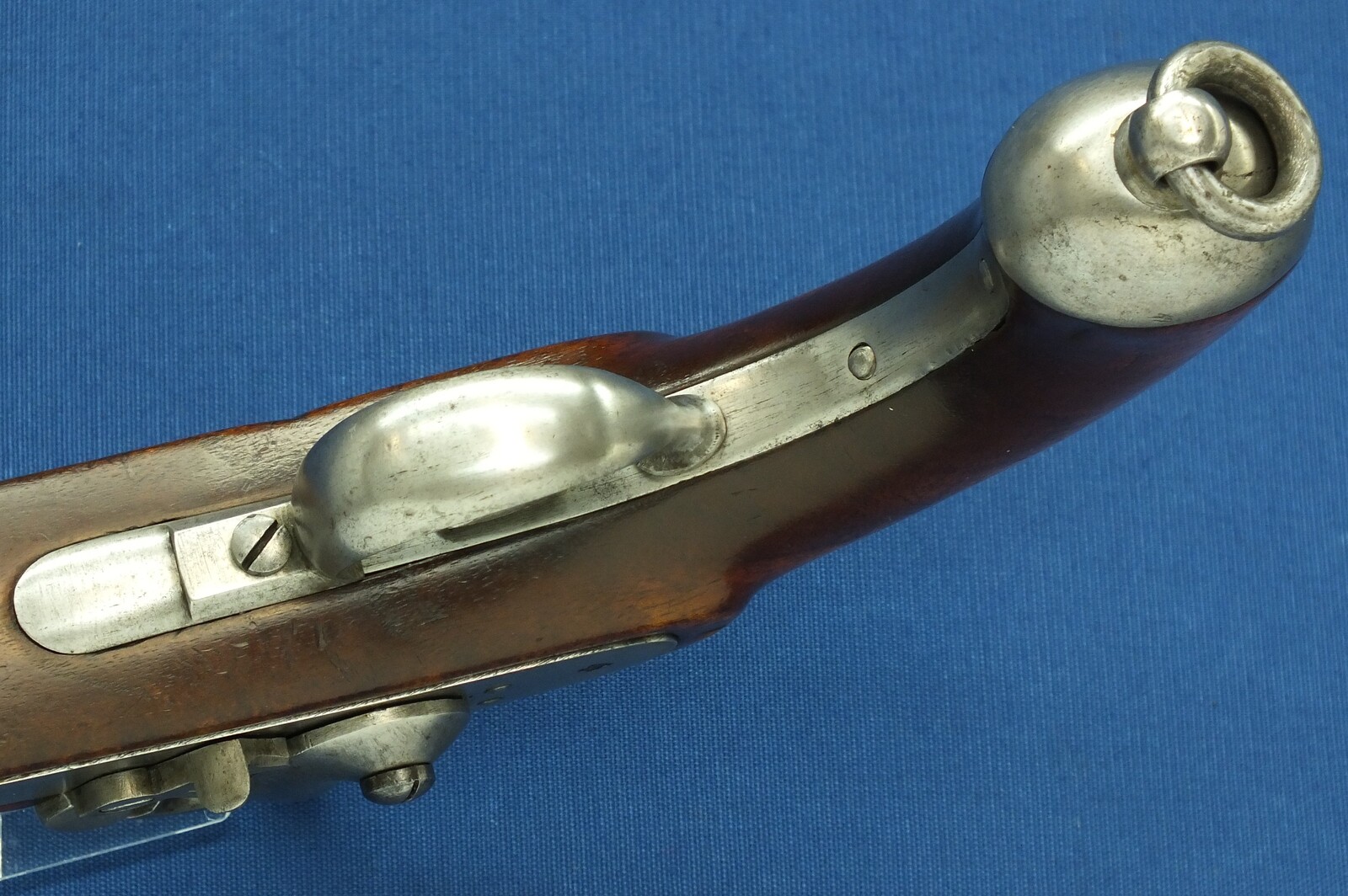 A fine antique Austrian Model 1859 Lorenz Cavalry Percussion Pistol signed FRED.FRUWIRTH, caliber 15 mm, length 42 cm, in very good condition. Price 1.350 euro