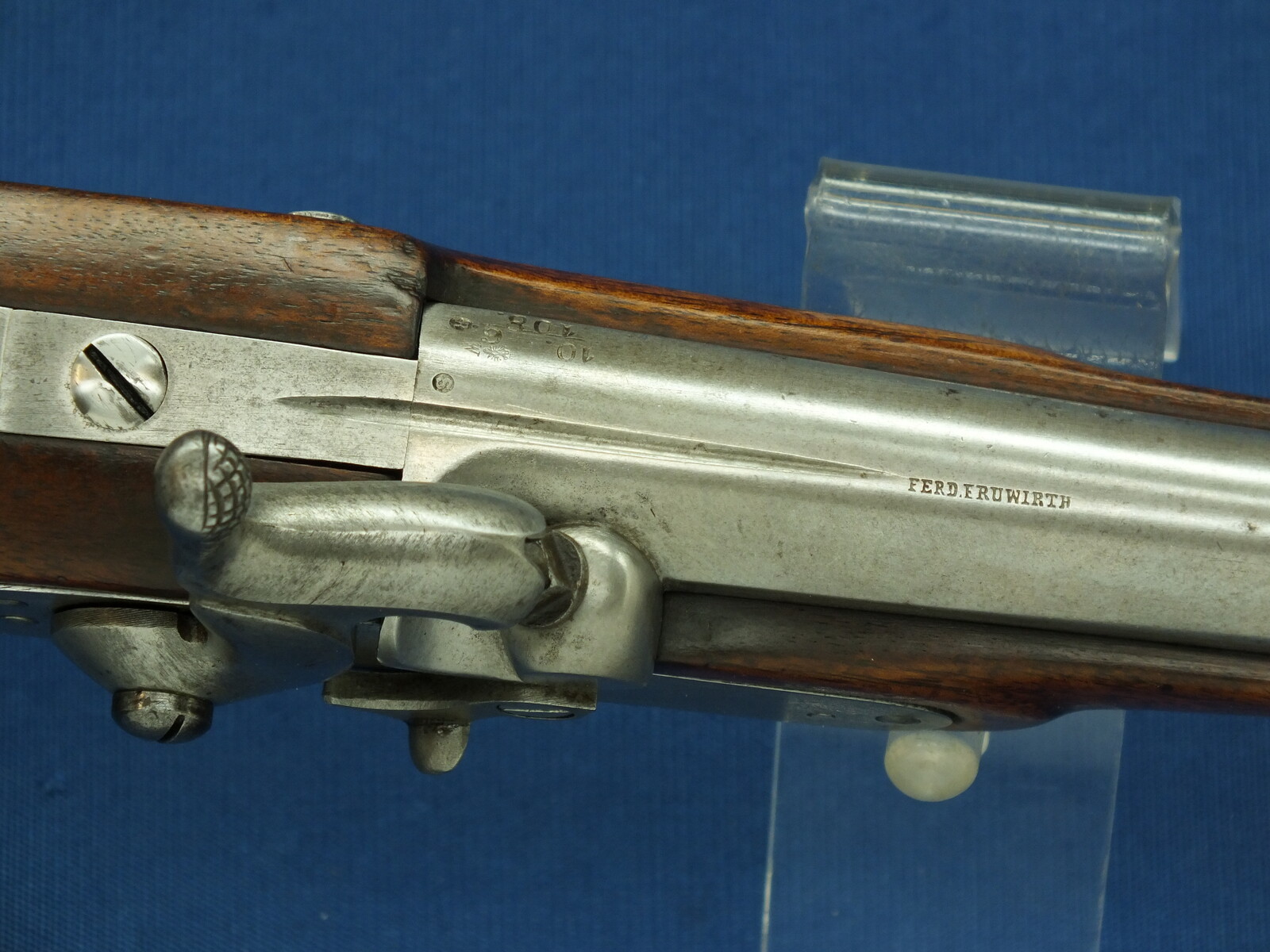 A fine antique Austrian Model 1859 Lorenz Cavalry Percussion Pistol signed FRED.FRUWIRTH, caliber 15 mm, length 42 cm, in very good condition. Price 1.350 euro