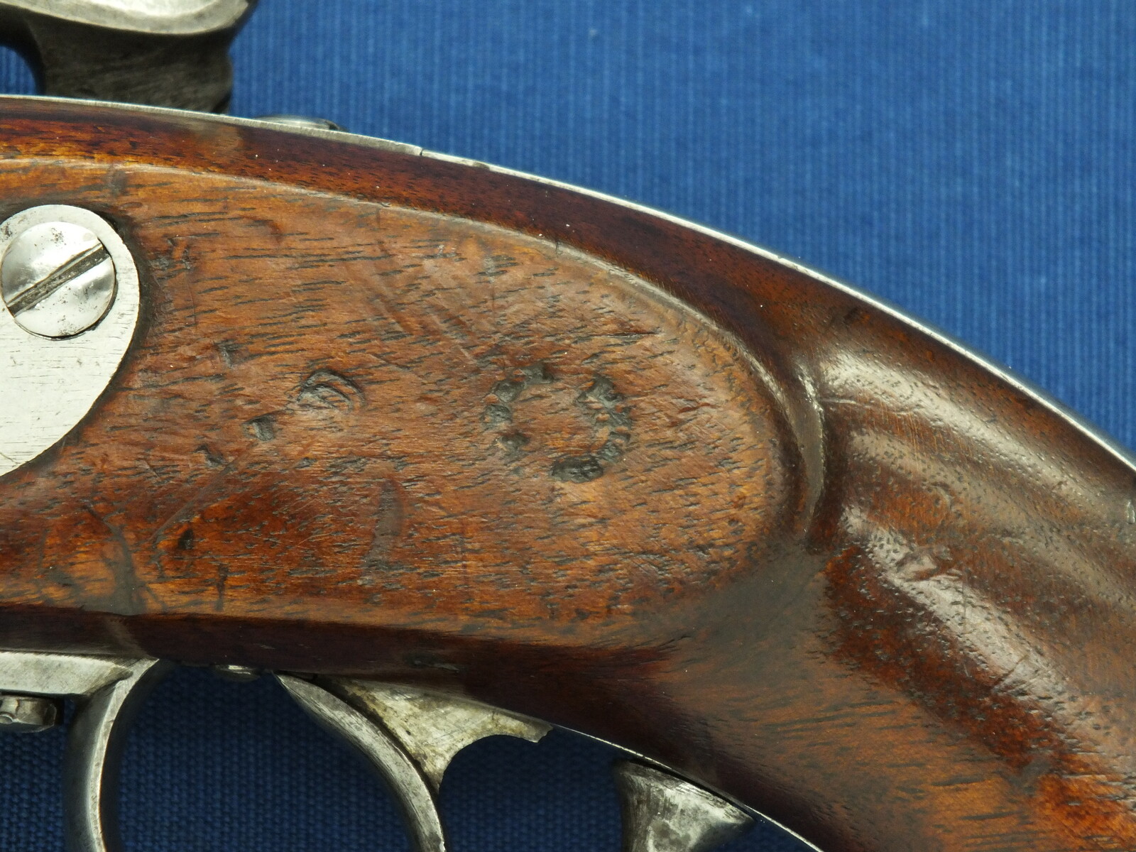 A fine antique Austrian Model 1859 Lorenz Cavalry Percussion Pistol signed FRED.FRUWIRTH, caliber 15 mm, length 42 cm, in very good condition. Price 1.350 euro