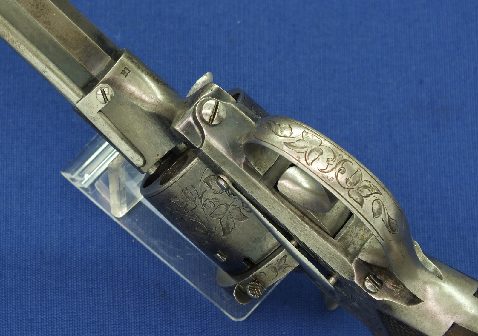 A fine Antique Belgian cased engraved Lefaucheux patent 6 shot 12 mm Pinfire Revolver by Auguste Francotte. escutcheon on lid signed: Robert Conway Swatow (Shantou) China 1867. In very good condition. Price 2.950 euro