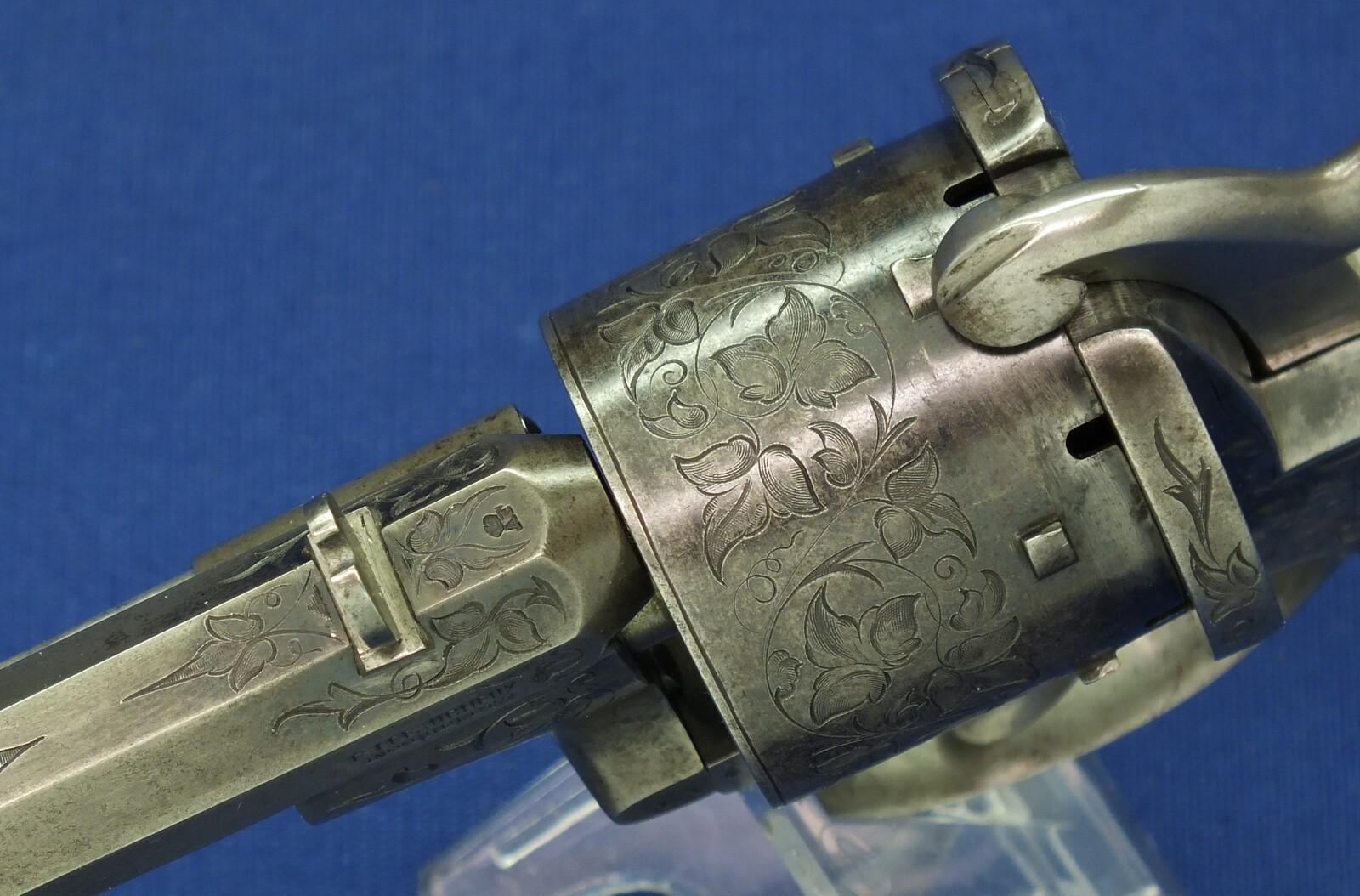 A fine Antique Belgian cased engraved Lefaucheux patent 6 shot 12 mm Pinfire Revolver by Auguste Francotte. escutcheon on lid signed: Robert Conway Swatow (Shantou) China 1867. In very good condition. Price 2.950 euro