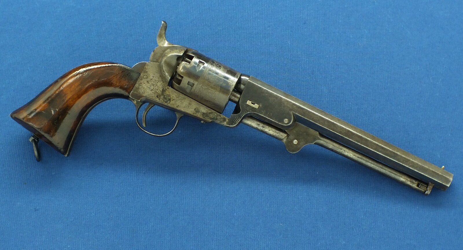 A fine antique Belgian Colt Brevete Model 1851 Navy 6 shot percussion Revolver by Lambert Ghaye Liege. 36 caliber, 7,5 inch barrel. Length 36cm. In very good condition. Price 2.950 euro.