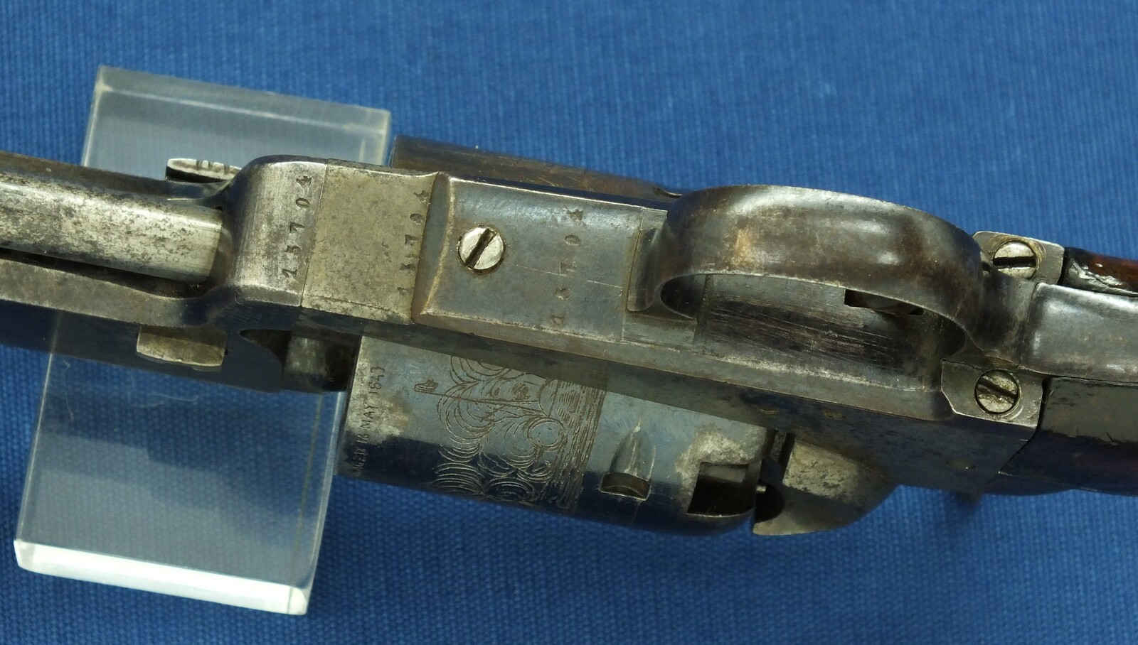 A fine antique Belgian Colt Brevete Model 1851 Navy 6 shot percussion Revolver by Lambert Ghaye Liege. 36 caliber, 7,5 inch barrel. Length 36cm. In very good condition. Price 2.950 euro.