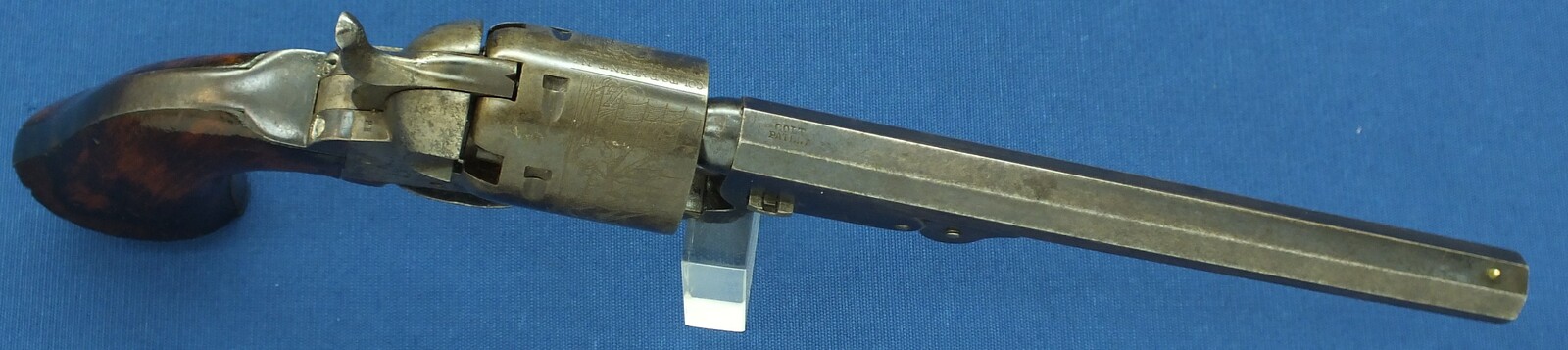 A fine antique Belgian Colt Brevete Model 1851 Navy 6 shot percussion Revolver by Lambert Ghaye Liege. 36 caliber, 7,5 inch barrel. Length 36cm. In very good condition. Price 2.950 euro.